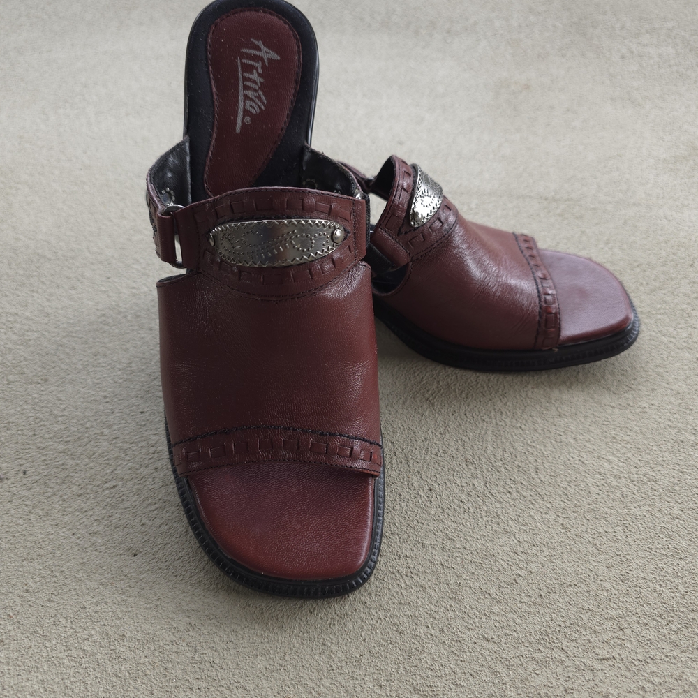 Artiva Women's Burgundy Leather Sandals